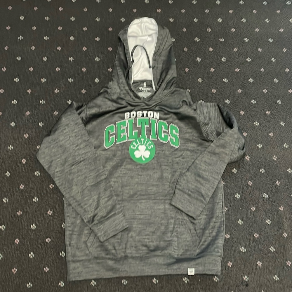 Boston Celtics Fanatics Hoodie. Size Large